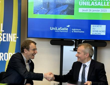 Philippe Choquet and Jérôme Dezobry signed a partnership agreement on Thursday 26 January between UniLaSalle and the Seine-Nord Europe Canal Company