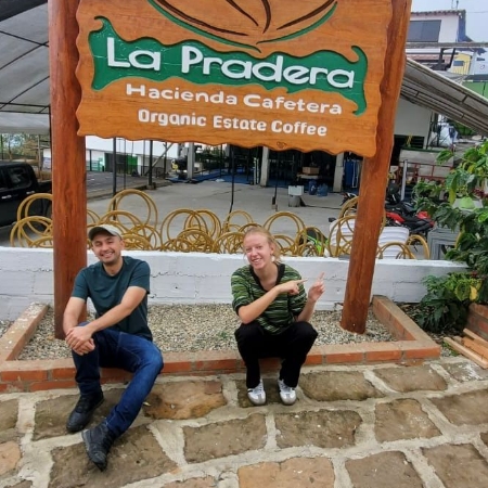 Amelia Connell, étudiante UniLaSalle Rouen, à la ferme de café  Hacienda Cafetera La Pradera en Colombie