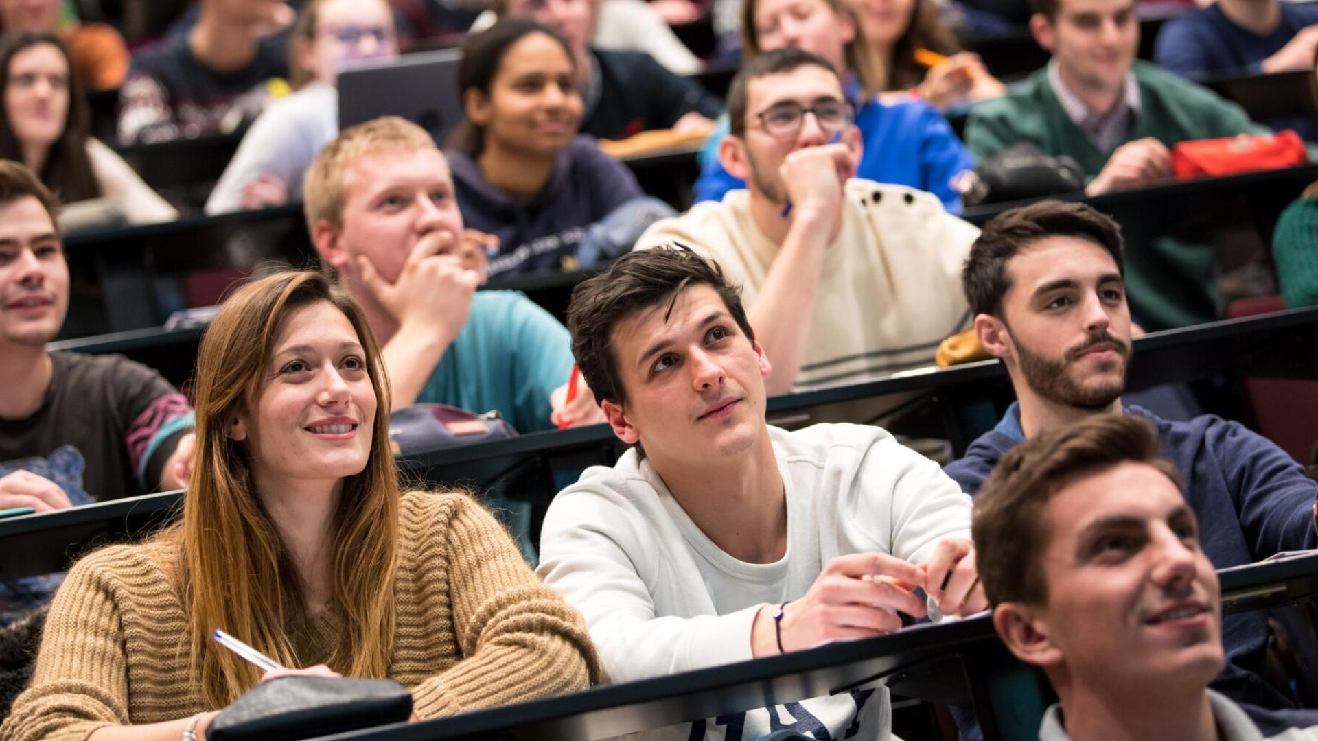 Formation à UniLaSalle : étudiants en amphi