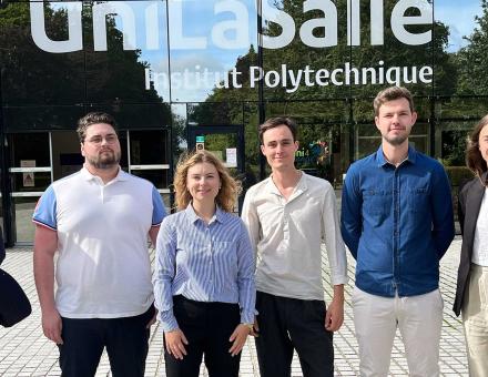 The Geosquad team and Laurent Fontanelli pose in front of the UniLaSalle Beauvais facade.